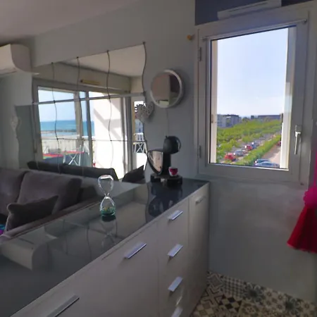 Apartment 2 Pieces Climatise, Vue A Avec Parking - Fr-1-472-191
